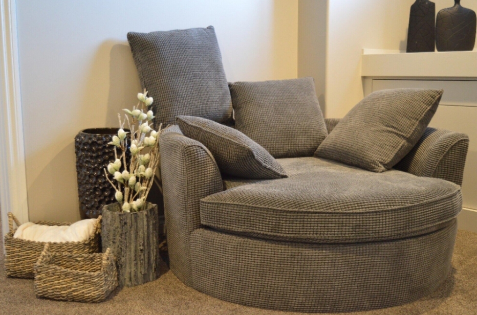 How to Choose the Right Upholstery Cleaning Service for Your Home