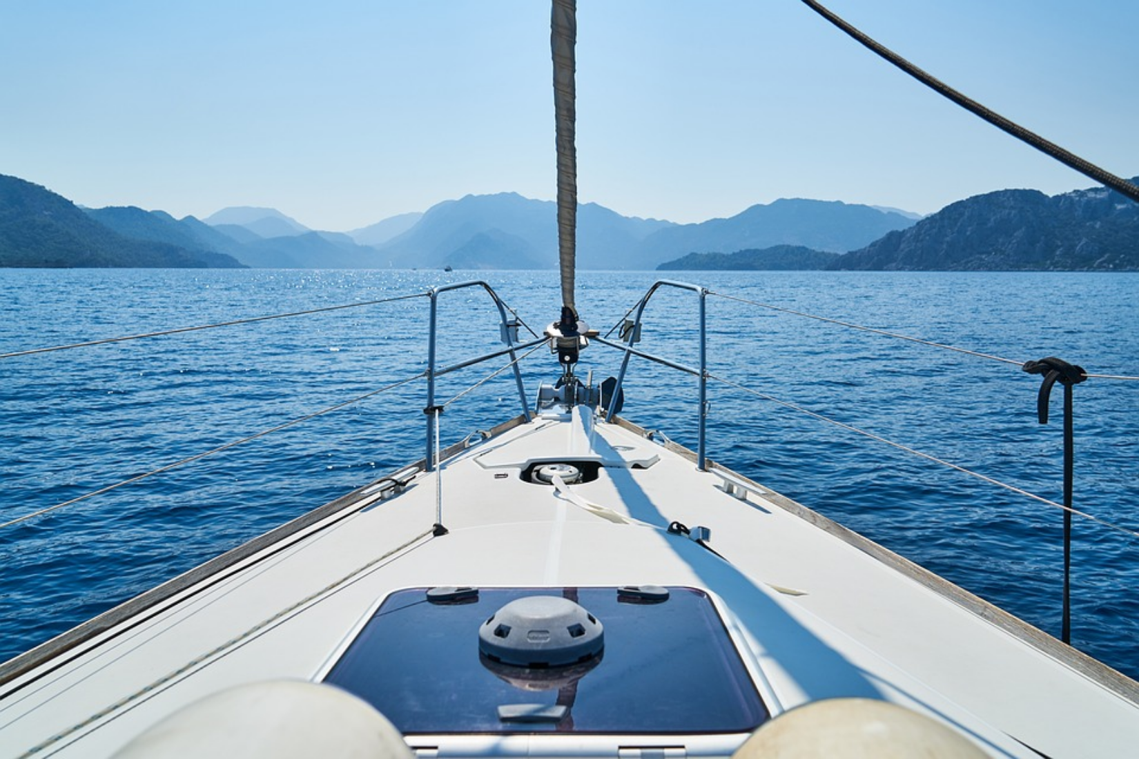 The Benefits of Sailboat Rental for Your Vacation Plans