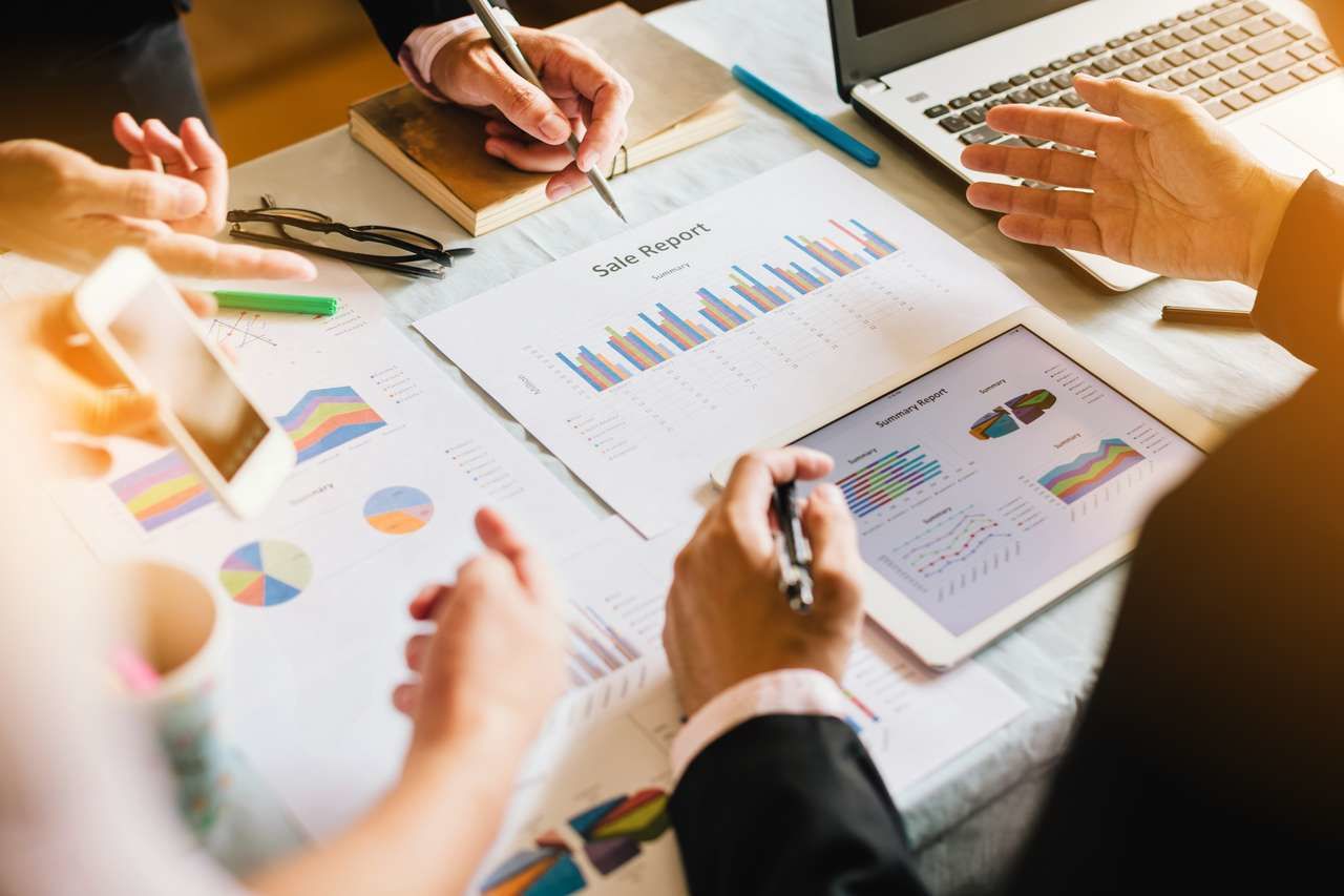 The Integral Role of a Financial Investment Adviser in Steering Financial Planning