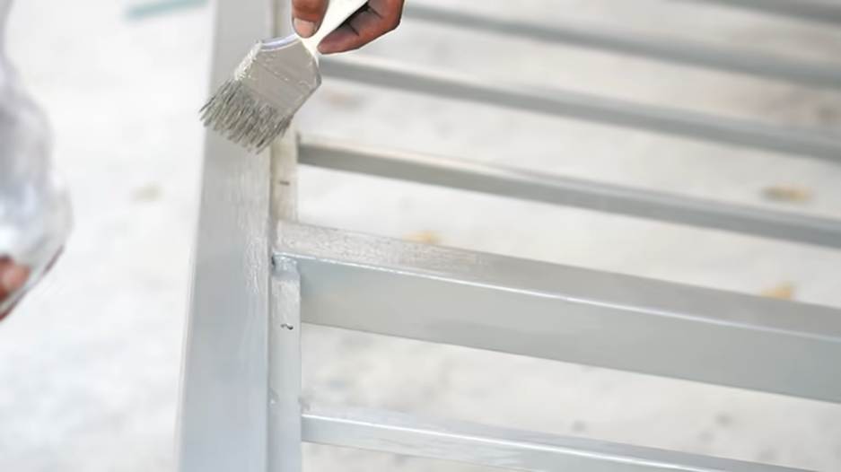 Paint for Metal Surfaces Outdoor: Common Mistakes and How to Avoid Them