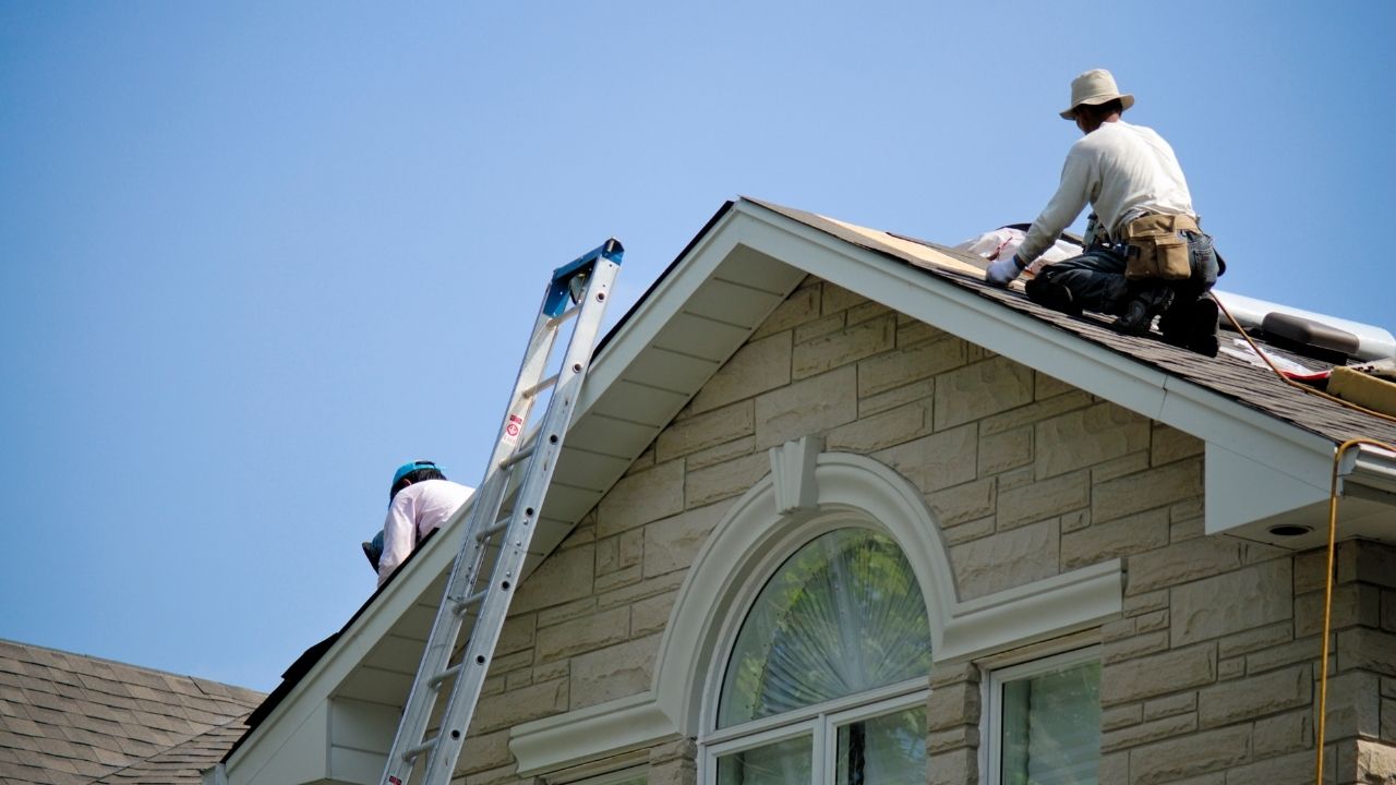 Choosing the Right Roofing Company in Glen Ellyn: 7 Things to Look For