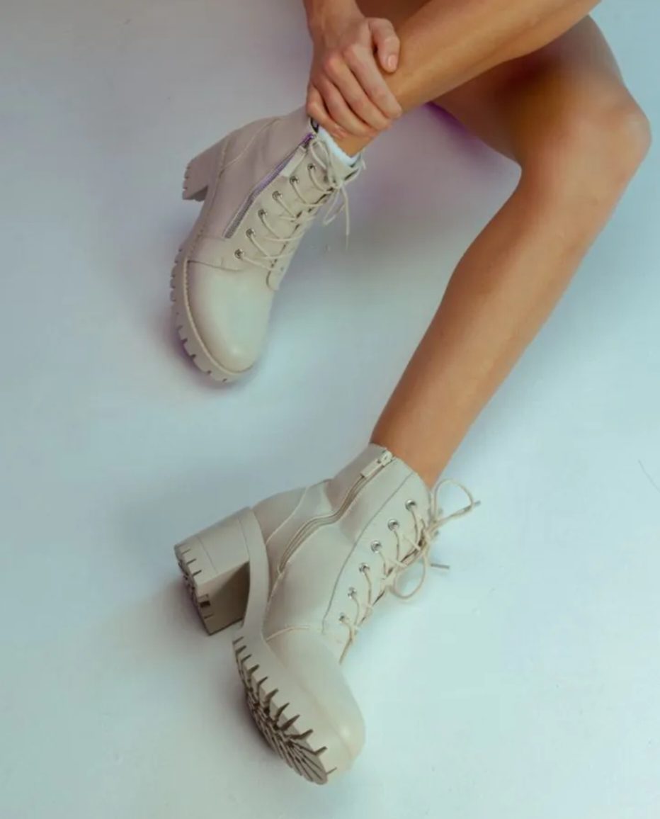 How Are Lace-up Shoes Versatile From Work To Weekend?