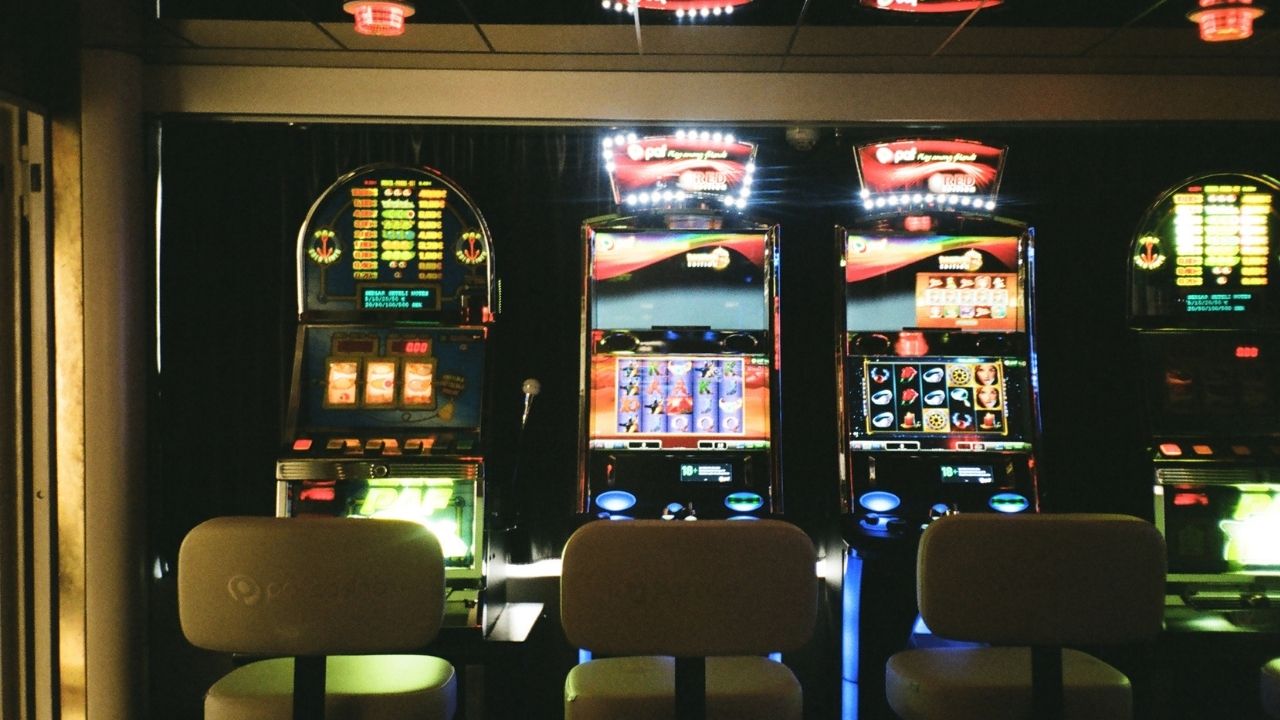 The One-Thumb Gaming Revolution: Designing Slots for Commuter Play